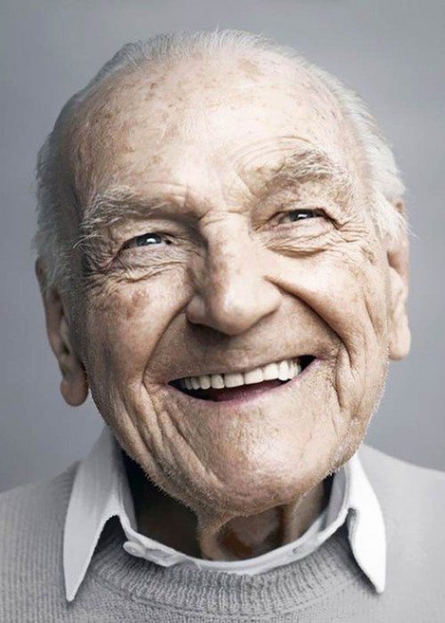 si-el-desconocido-es-una-persona-mayor